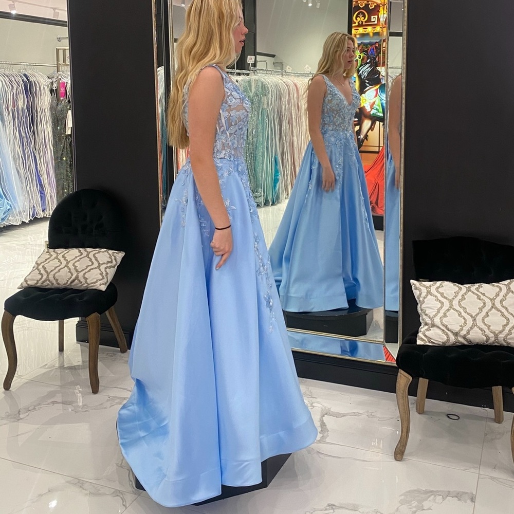 CINDERELLA PROM DRESS - Picture 3 of 8
